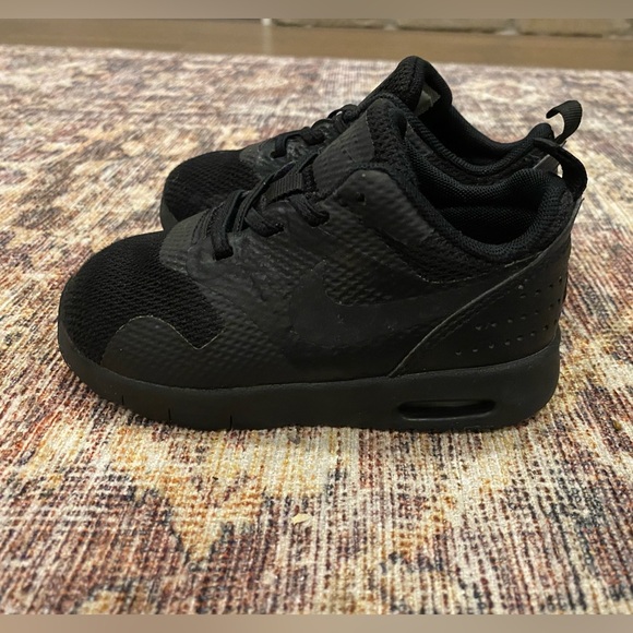 Toddler Nike Air Max Tavas Sneakers - Picture 3 of 5